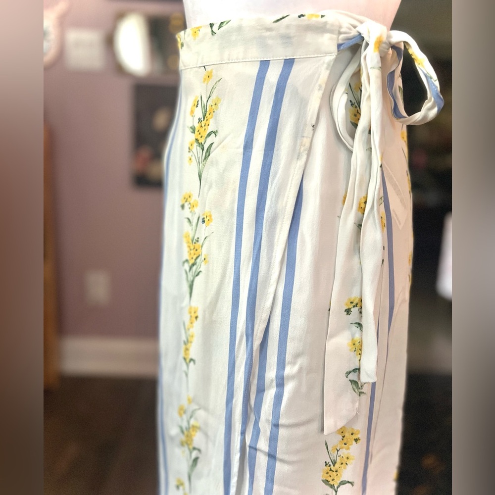 Floral Striped Wrap Skirt - Picture 2 of 4